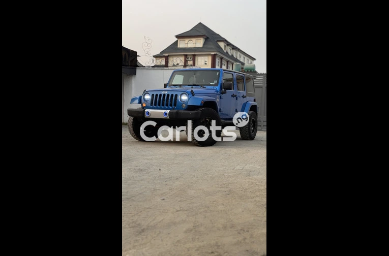 2015 Jeep Wrangler Unlimited Sahara Edition - 2/7