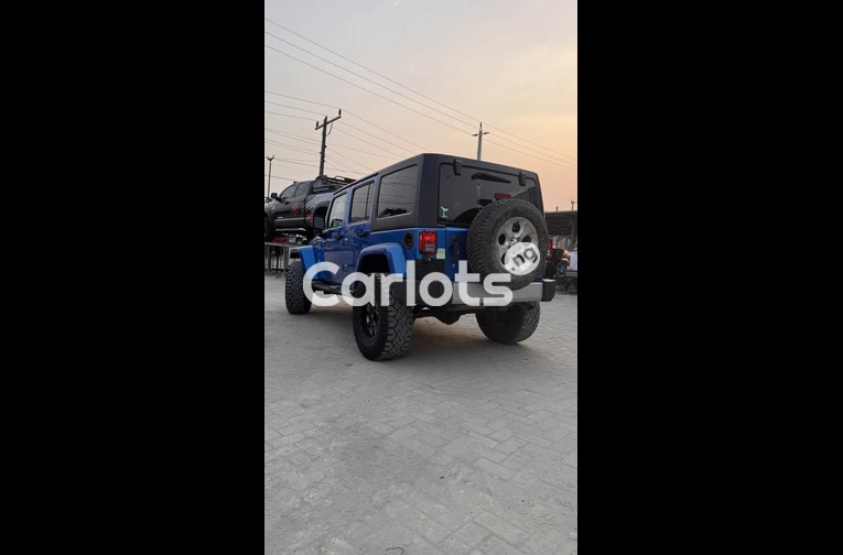 2015 Jeep Wrangler Unlimited Sahara Edition - 4/7