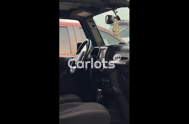 2015 Jeep Wrangler Unlimited Sahara Edition - 5/7