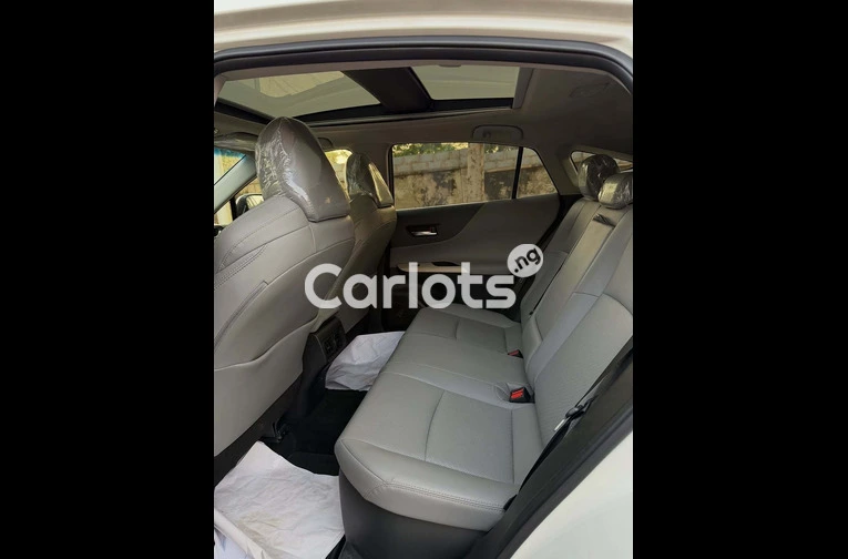 Foreign Used 2022 Toyota Venza - 6/7