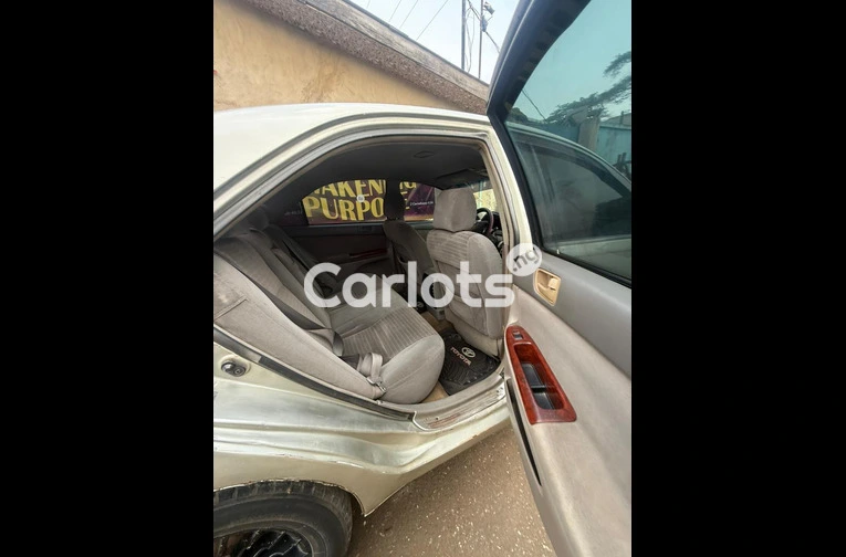 2004 Toyota Camry - 3/6