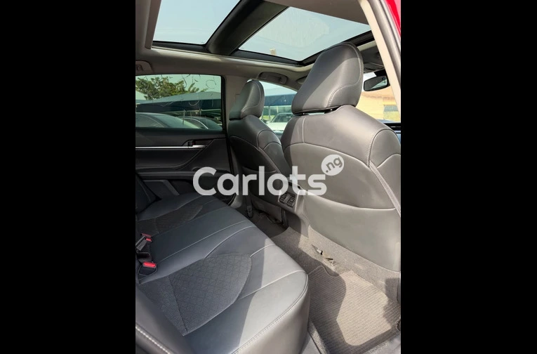 TOYOTA CAMRY XSE 2018 - 3/7