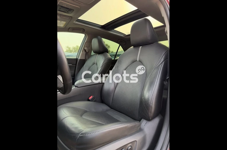 TOYOTA CAMRY XSE 2018 - 5/7