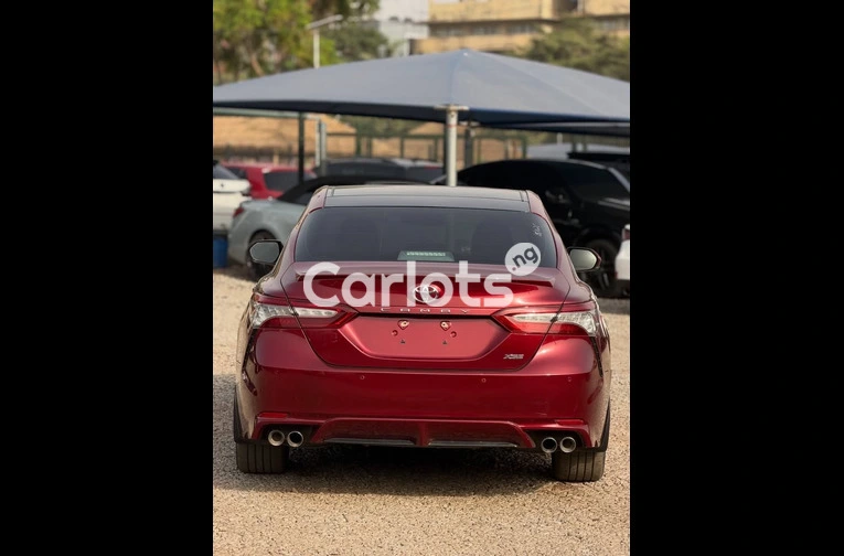 TOYOTA CAMRY XSE 2018 - 6/7