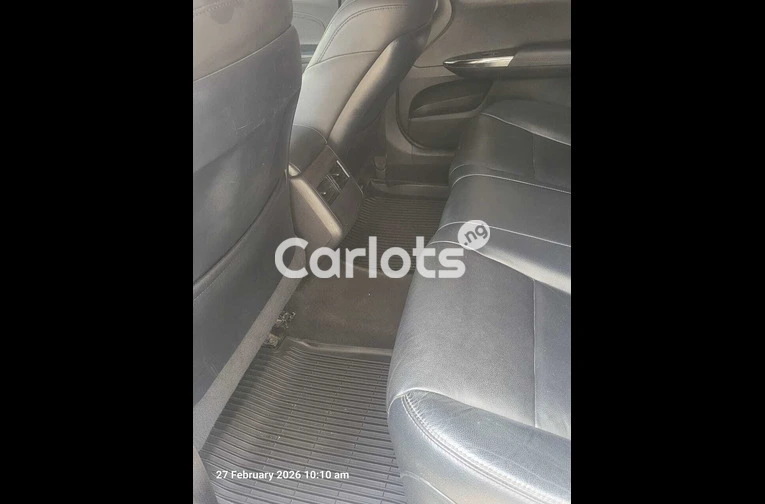 2016 Avalon XLE - 2/7