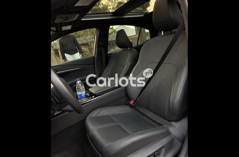 2025 TOYOTA CAMRY XSE FULL OPTION - 3/7