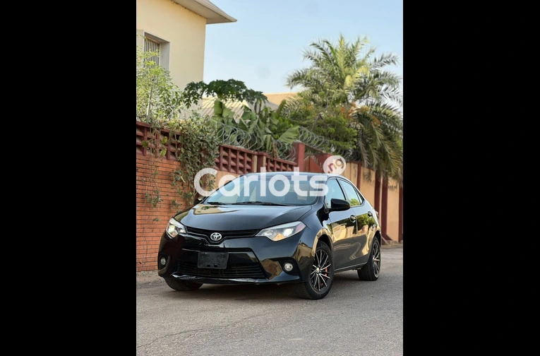 2015 TOYOTA COROLLA