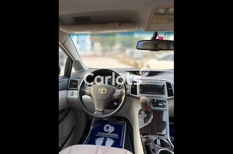 Belgium standard Toyota Venza 2010 model - 2/7