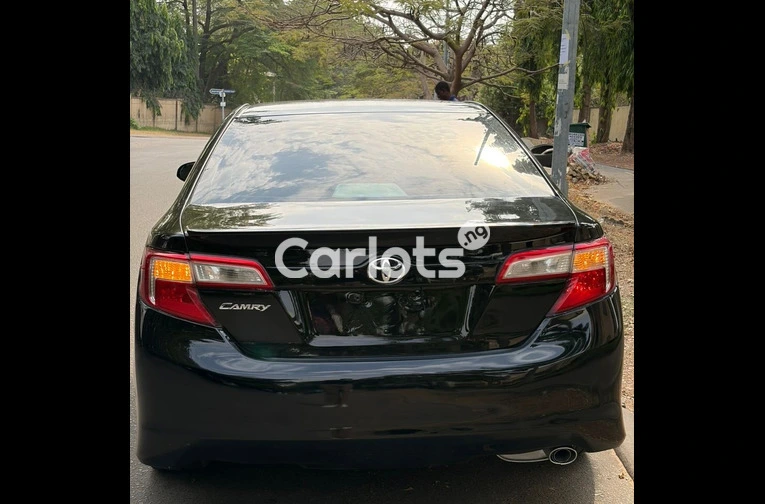 EXTREMELY CLEAN NIGERIAN USED 2013 TOYOTA CAMRY - 1/7