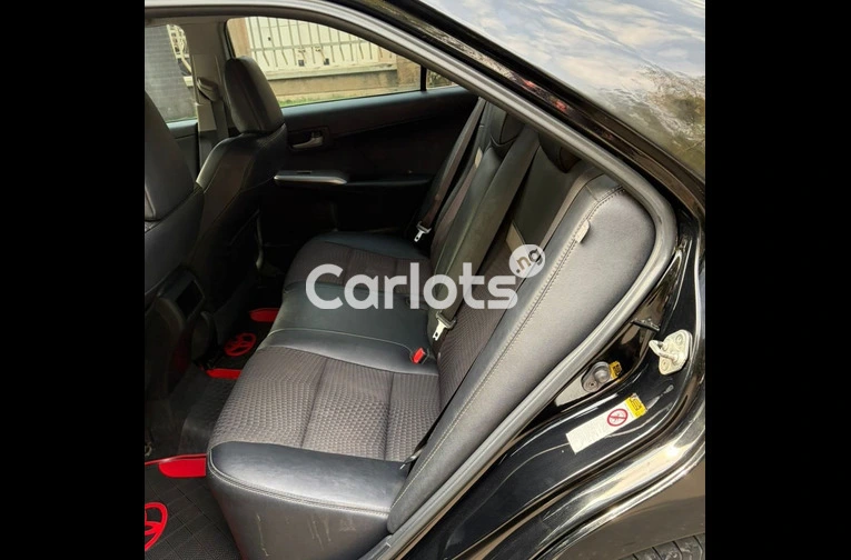 EXTREMELY CLEAN NIGERIAN USED 2013 TOYOTA CAMRY - 2/7