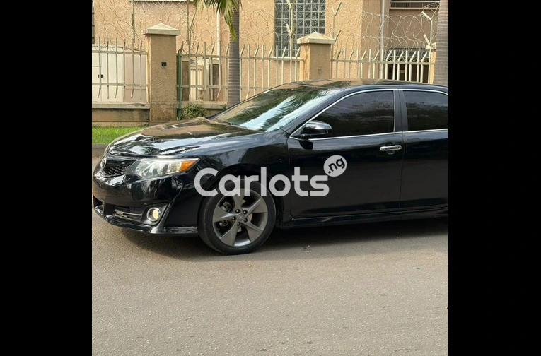 EXTREMELY CLEAN NIGERIAN USED 2013 TOYOTA CAMRY - 5/7