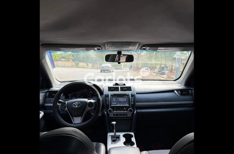 EXTREMELY CLEAN NIGERIAN USED 2013 TOYOTA CAMRY - 3/7