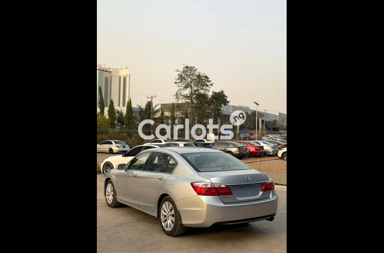 Foreign used Honda Accord 2015 model - 2/7