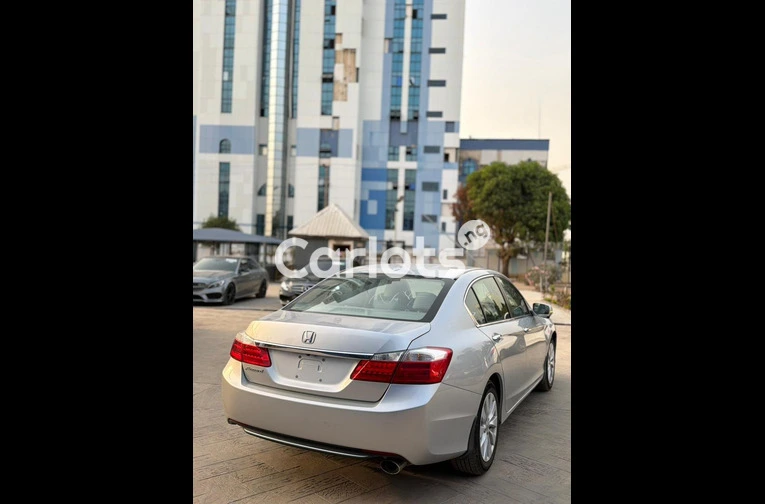 Foreign used Honda Accord 2015 model - 3/7