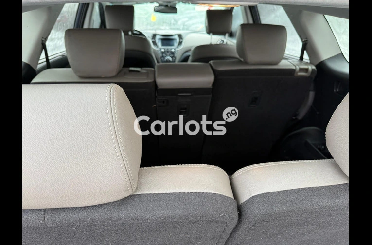 HYUNDAI SANTA FE 2018 - 5/6