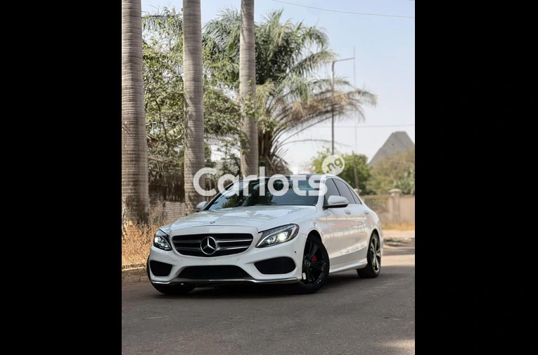 FOREIGN USED 2015 MERCEDES BENZ C300 FULL OPTION