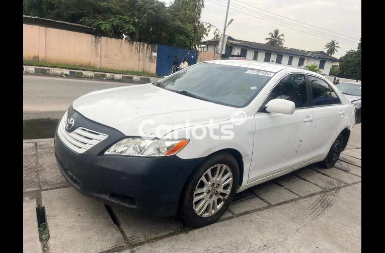 Toks Toyota Camry 2007 Model - 2/5