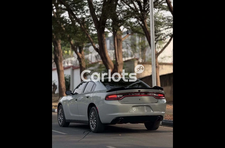 Dodge Charger 2020 - 7/7