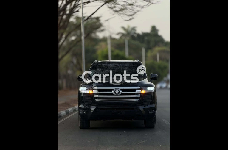 2023 Toyota Land Cruiser GX.R - 2/7