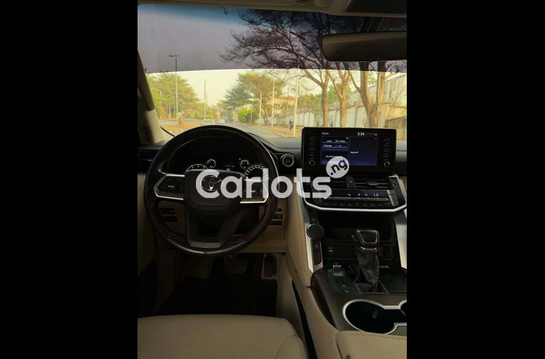 2023 Toyota Land Cruiser GX.R - 3/7