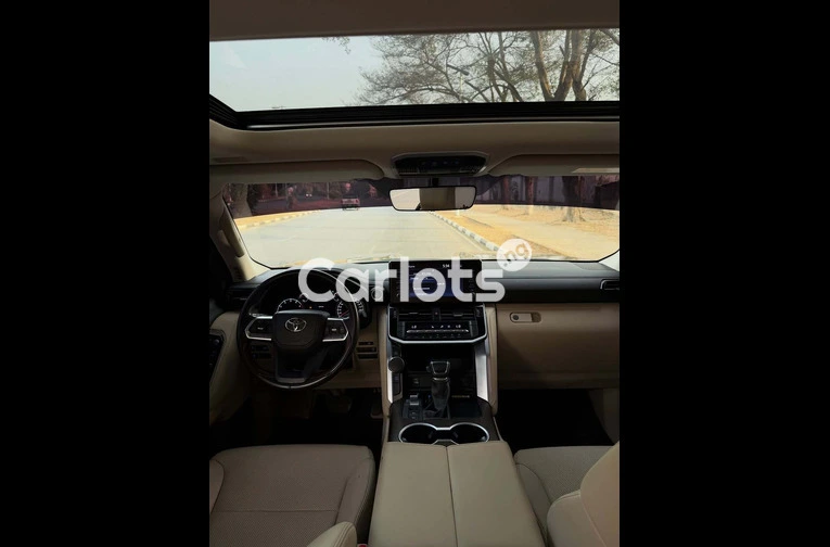 2023 Toyota Land Cruiser GX.R - 4/7