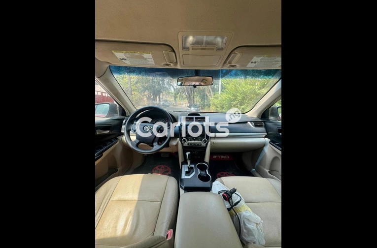 2013 TOYOTA CAMRY L E - 2/7