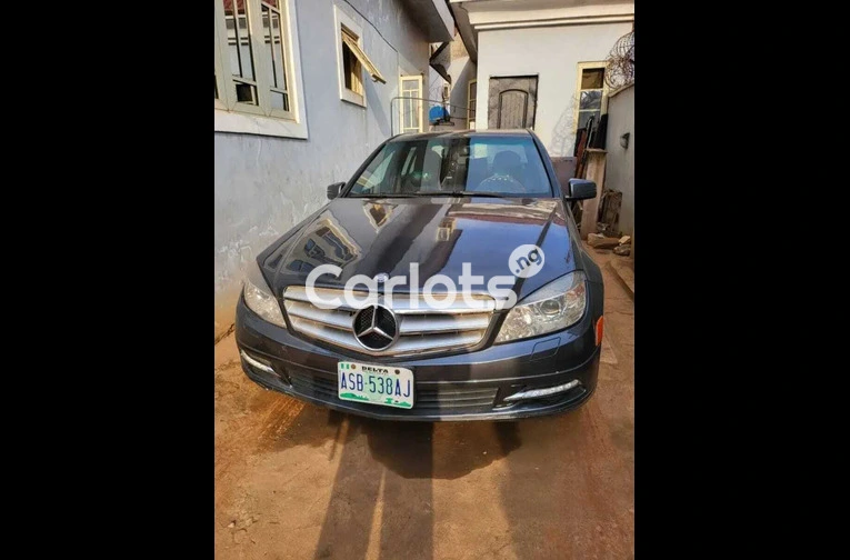 2010 Mercedes Benz C300 4matic benz