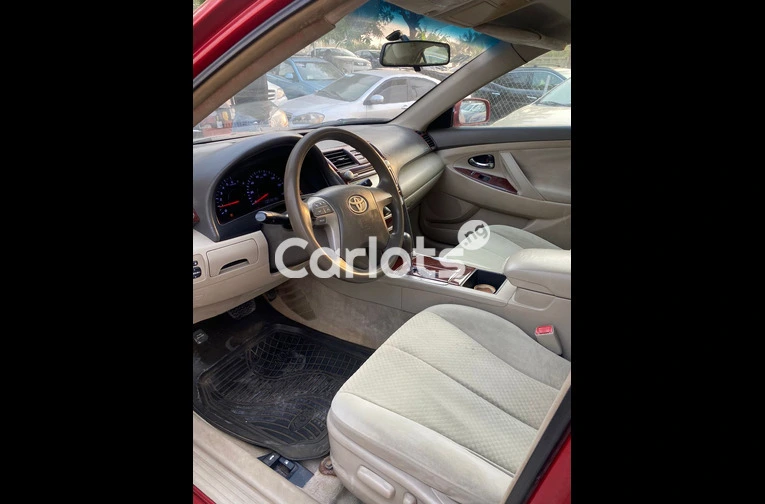 Very clean Registered 2008 Toyota Camry - 2/7