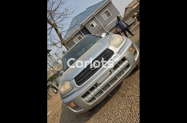 Foreign used 2005 Toyota rav4 - 1/7