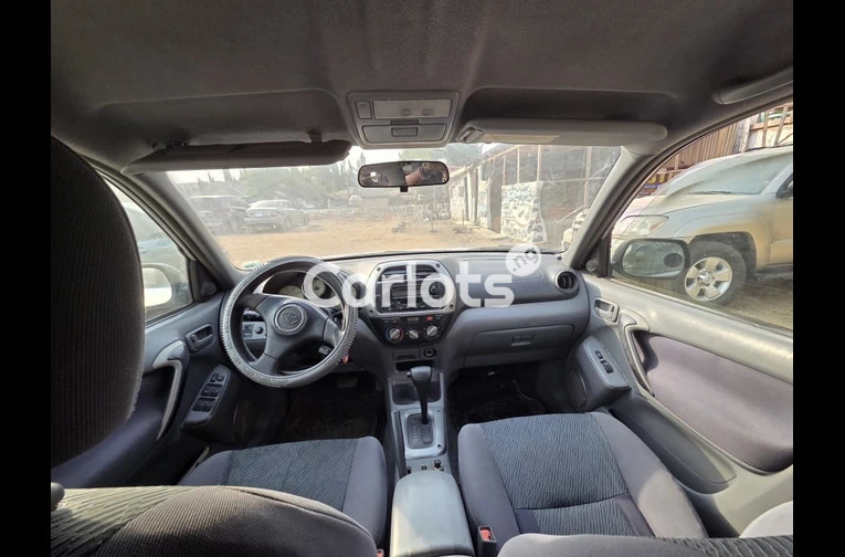 Foreign used 2005 Toyota rav4 - 2/7