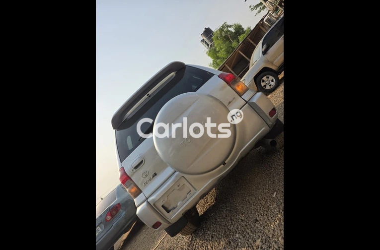 Foreign used 2005 Toyota rav4 - 4/7