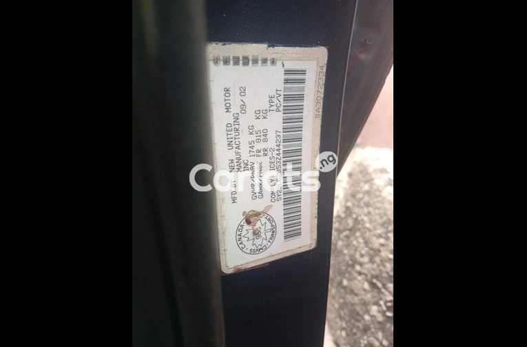 2004 Pontiac Vibe - 2/6