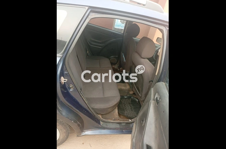 2004 Pontiac Vibe - 3/6