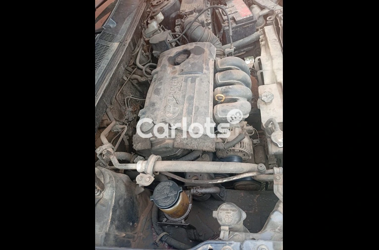 2004 Pontiac Vibe - 4/6