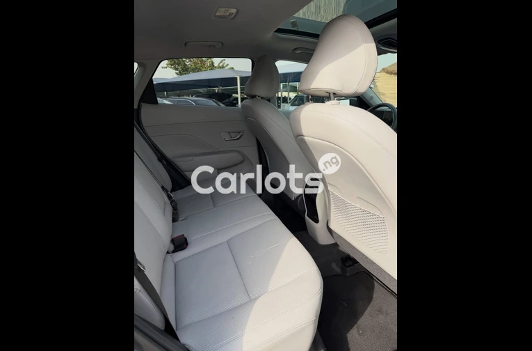 HYUNDAI KONA 2025 - 4/7