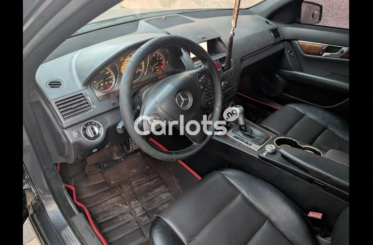 2011 Mercedes Benz C300 - 2/7