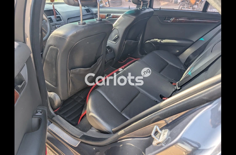 2011 Mercedes Benz C300 - 4/7