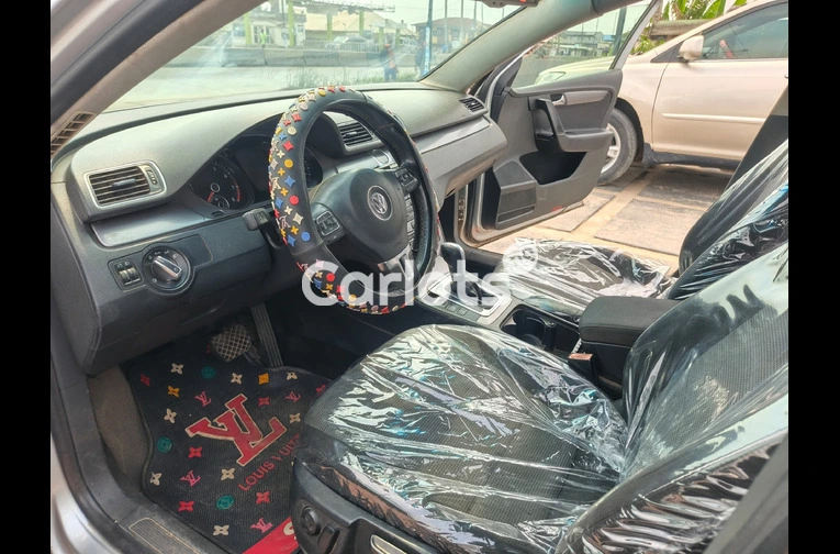 2013 Volkswagen Passat - 3/5