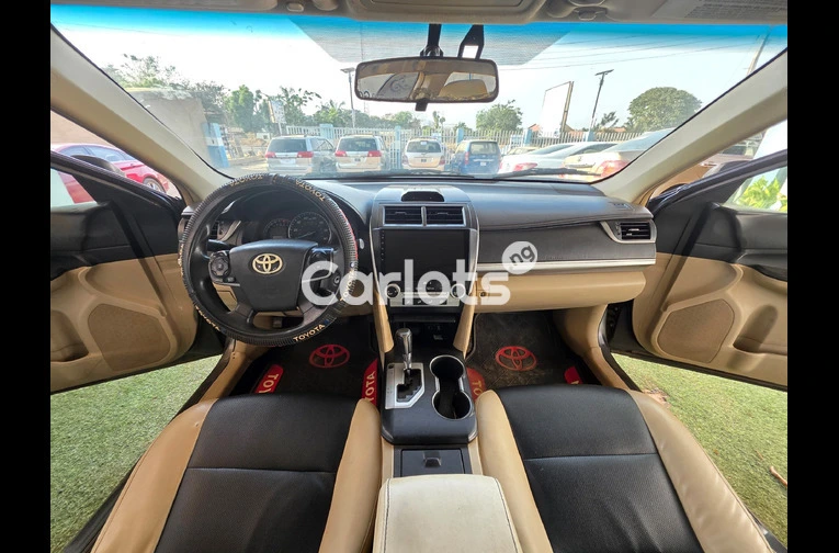 2014 Toyota Camry Spider - 2/5