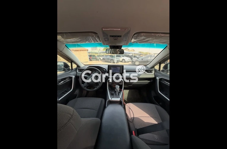 Foreign Used 2021 Toyota RAV4 XLE - 2/7