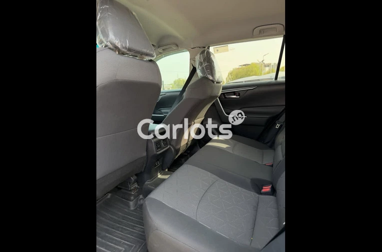 Foreign Used 2021 Toyota RAV4 XLE - 3/7