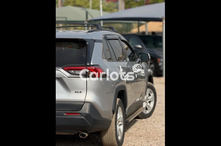 Foreign Used 2021 Toyota RAV4 XLE - 6/7