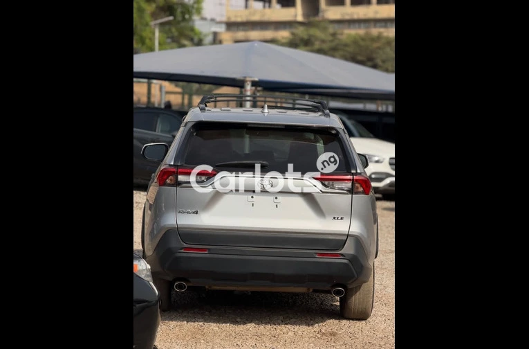 Foreign Used 2021 Toyota RAV4 XLE - 7/7