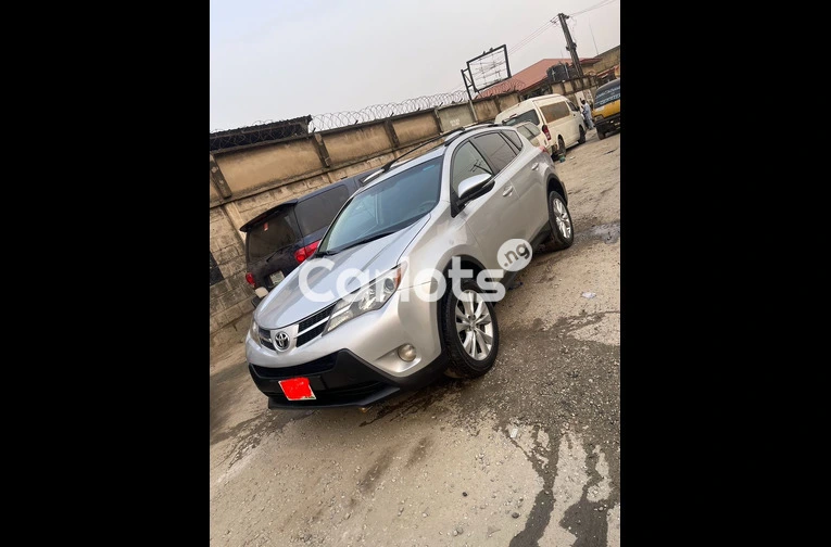 PREMIUM FIRST BODY 2014 TOYOTA RAV4 LIMITED AWD - 5/7