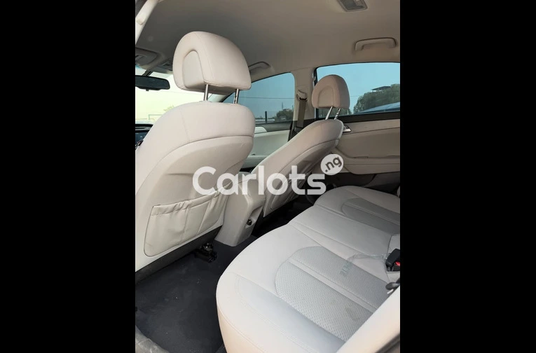 Extremely Clean 2016 Hyundai Sonata - 2/7