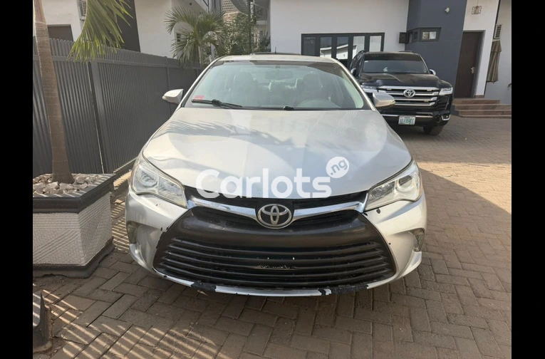 2016 TOYOTA CAMRY XLE