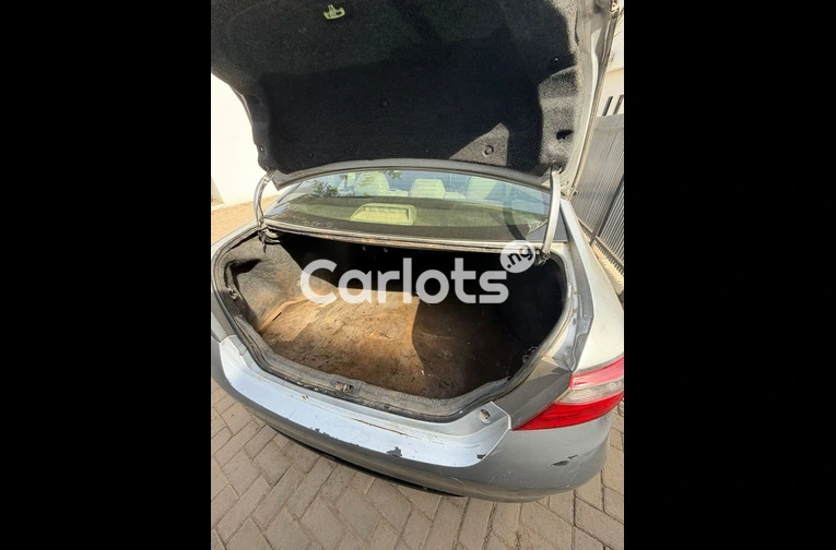 2016 TOYOTA CAMRY XLE - 6/7