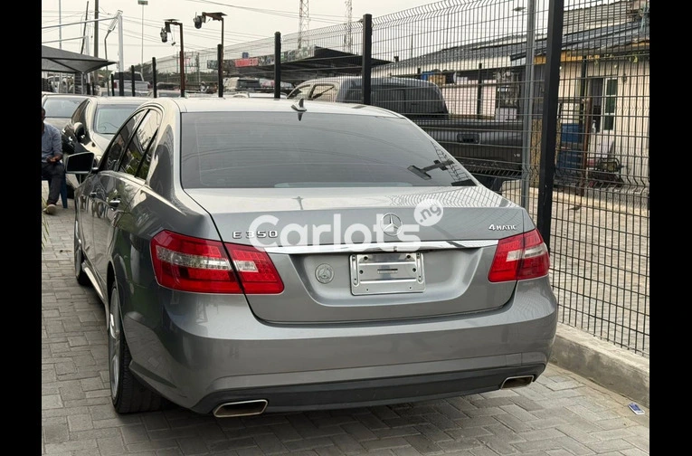 BRIEFLY USED 2010 MERCEDES BENZ E350 4MATIC - 5/7