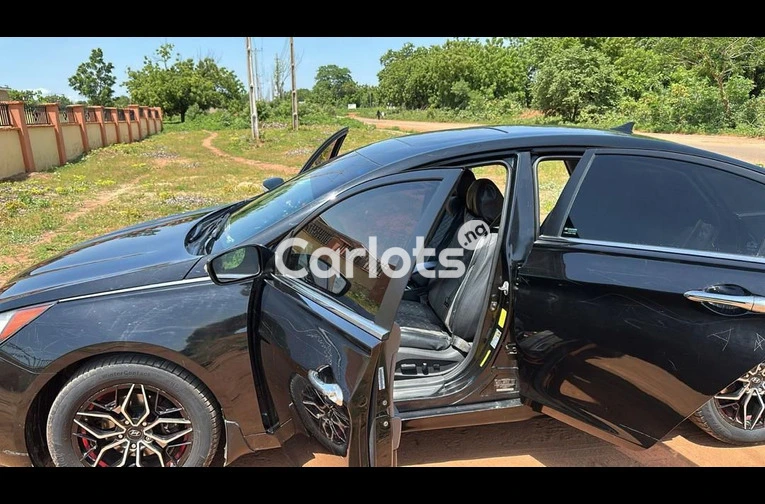 2012 Hyundai sonata Limited First body - 4/7