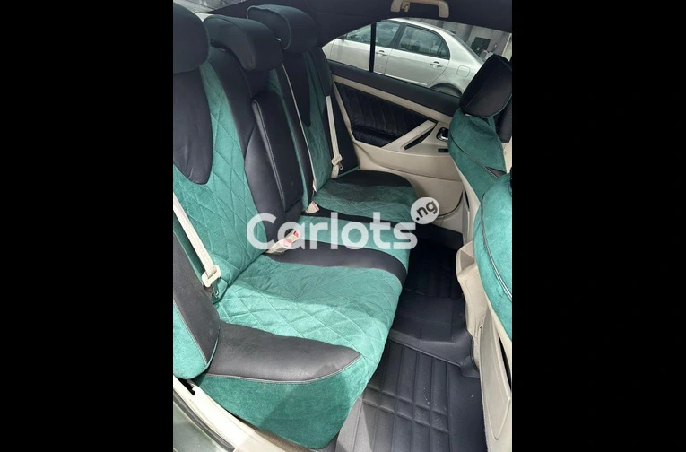 2010 TOYOTA CAMRY SE - 4/5